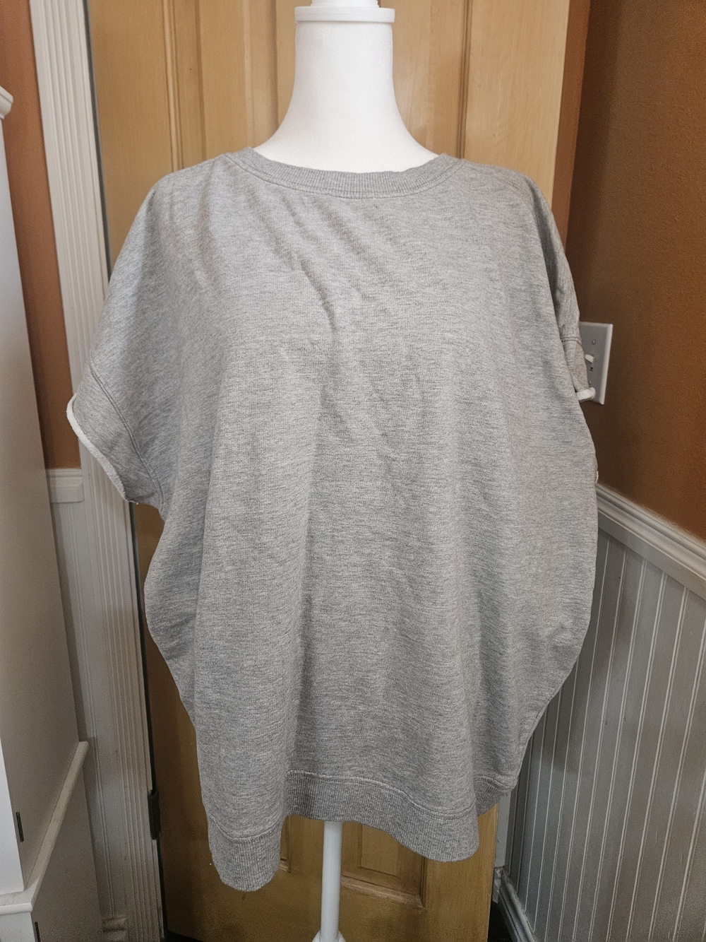 Women's Relaxed Grey Short-Sleeve Sweatshirt Top - Urban Outfitters